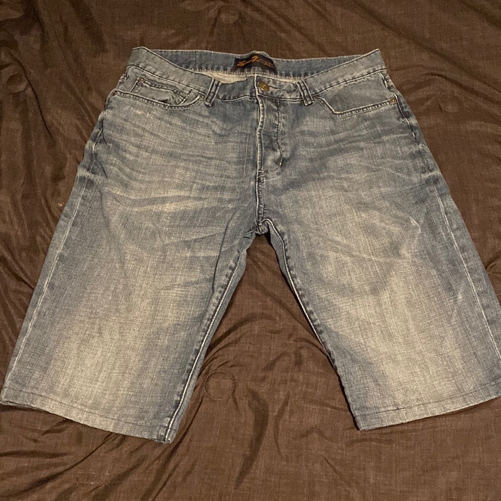 These are jean shorts from Seven7. The size is 36 waist and 21 3/4 length.